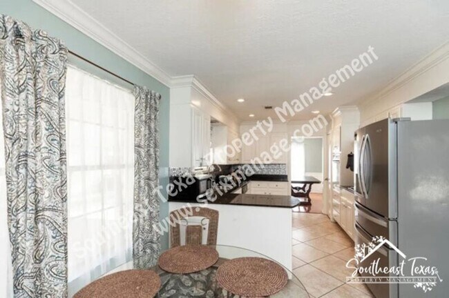 Building Photo - 6030 Zenith St