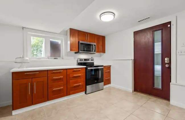 Building Photo - 547 Laurel St