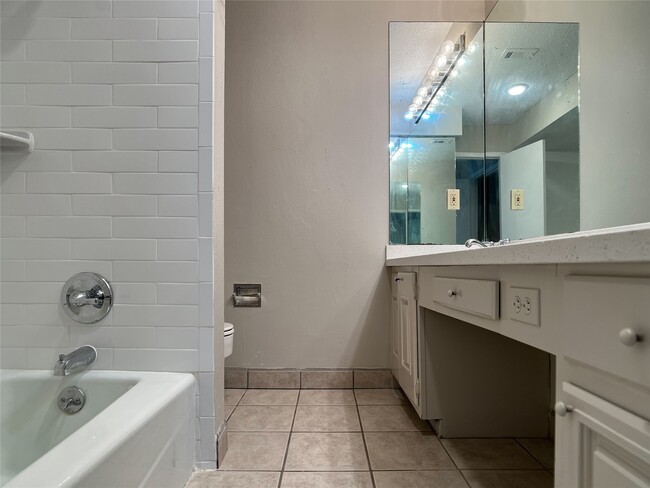 Building Photo - 3737 Wakeforest St