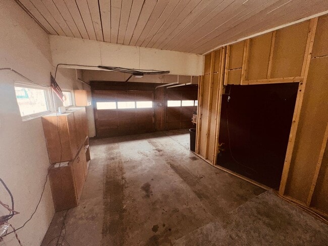 Building Photo - 1051 N Northshore Dr