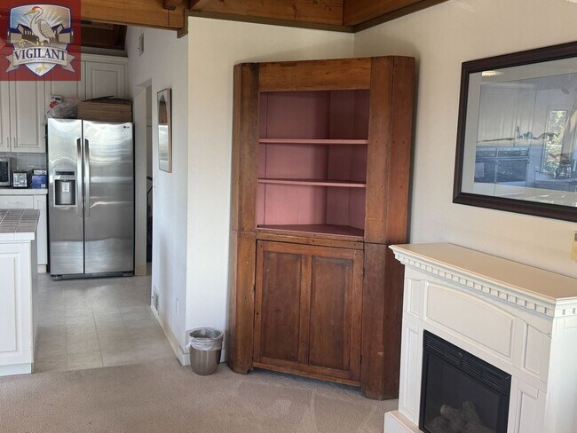 Building Photo - Amazing Furnished 4 bedroom home