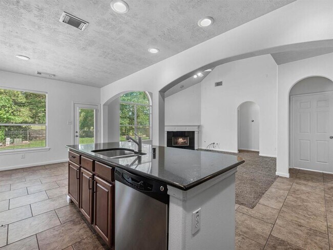 Building Photo - 25553 Oakhurst Forest Dr