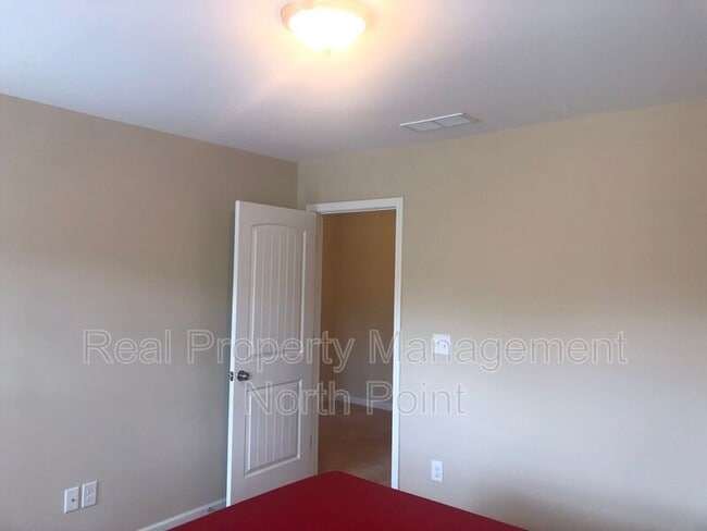 Building Photo - 1175 Hampton Oaks Dr