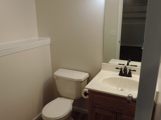 Building Photo - short term lease available