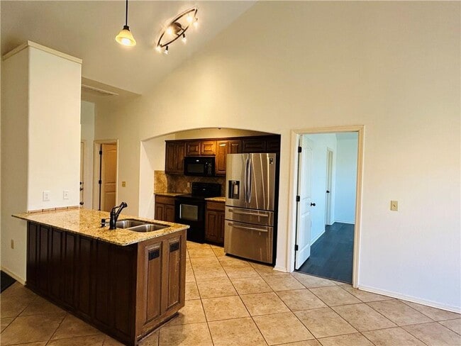 Building Photo - 471 Verona Way