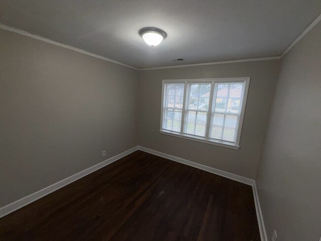 Building Photo - Charming 3-Bed, 1-Bath Home with Spacious Yard