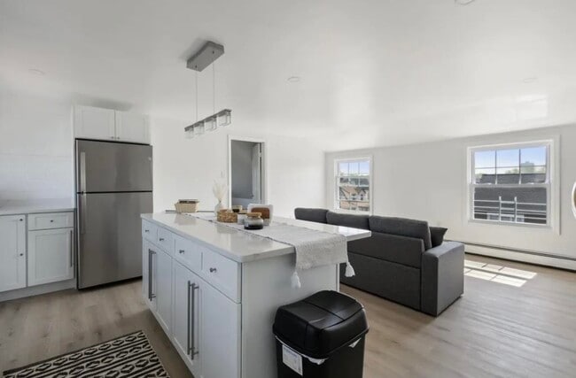 Primary Photo - 1001 80th St