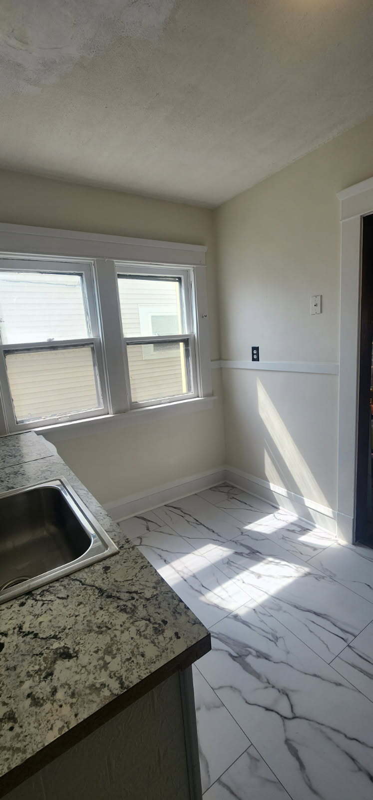 empty eating eating area - 2041 Elbur Ave