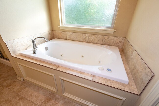 Building Photo - Beautiful 3 Bedroom, 2.5 Bath Home in Jenks