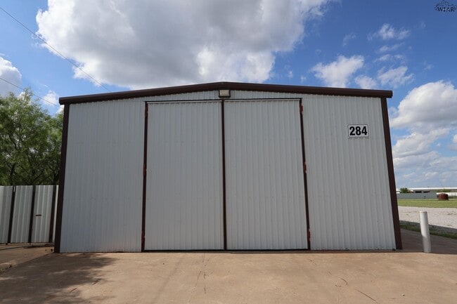 Building Photo - 288-288 W Jentsch Rd