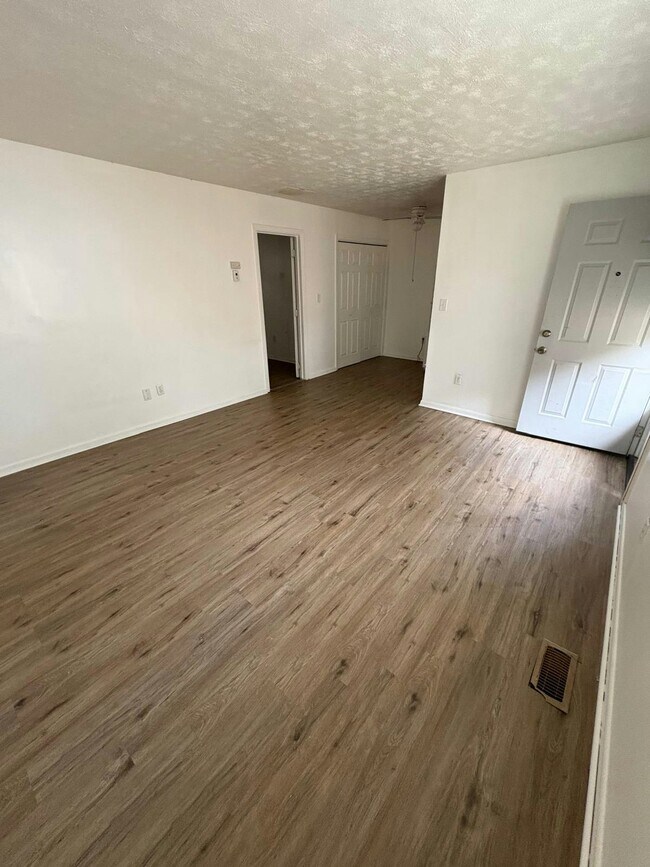 Building Photo - 56 Fernwood Ave
