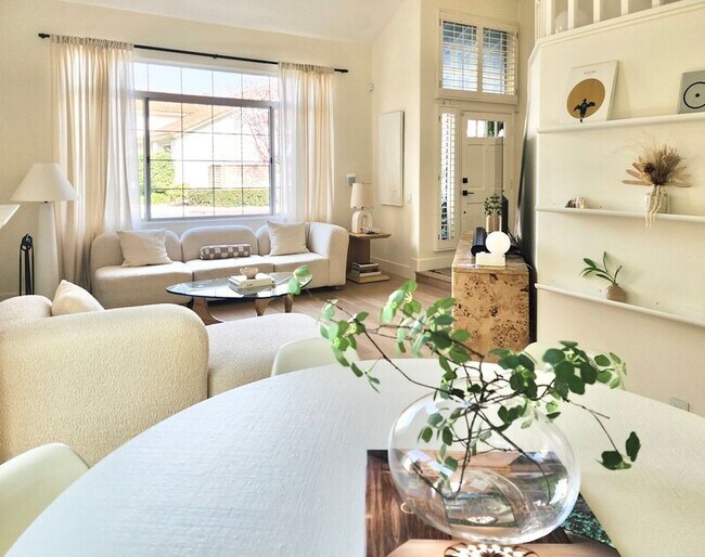 Building Photo - 8118 E Peacock Ln