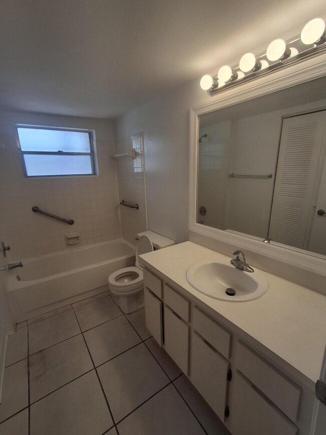 Building Photo - 8770 Royal Palm Blvd
