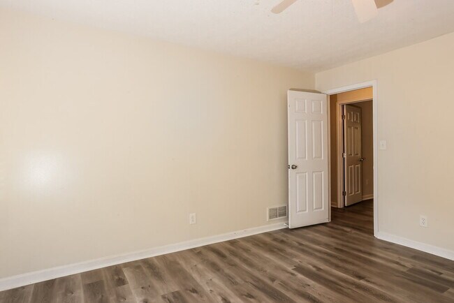 Building Photo - 832 Lost Creek Cir