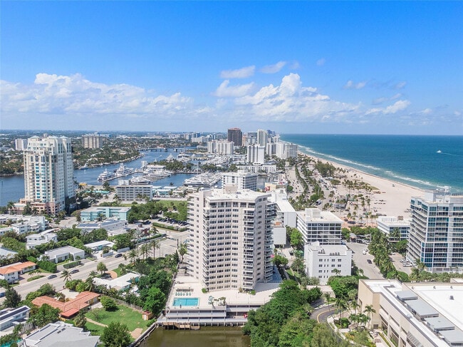 Building Photo - 3000 Holiday Dr