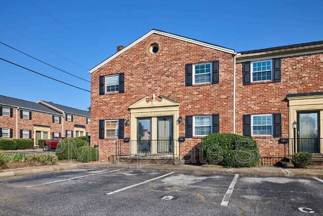 Building Photo - 2530 E North St