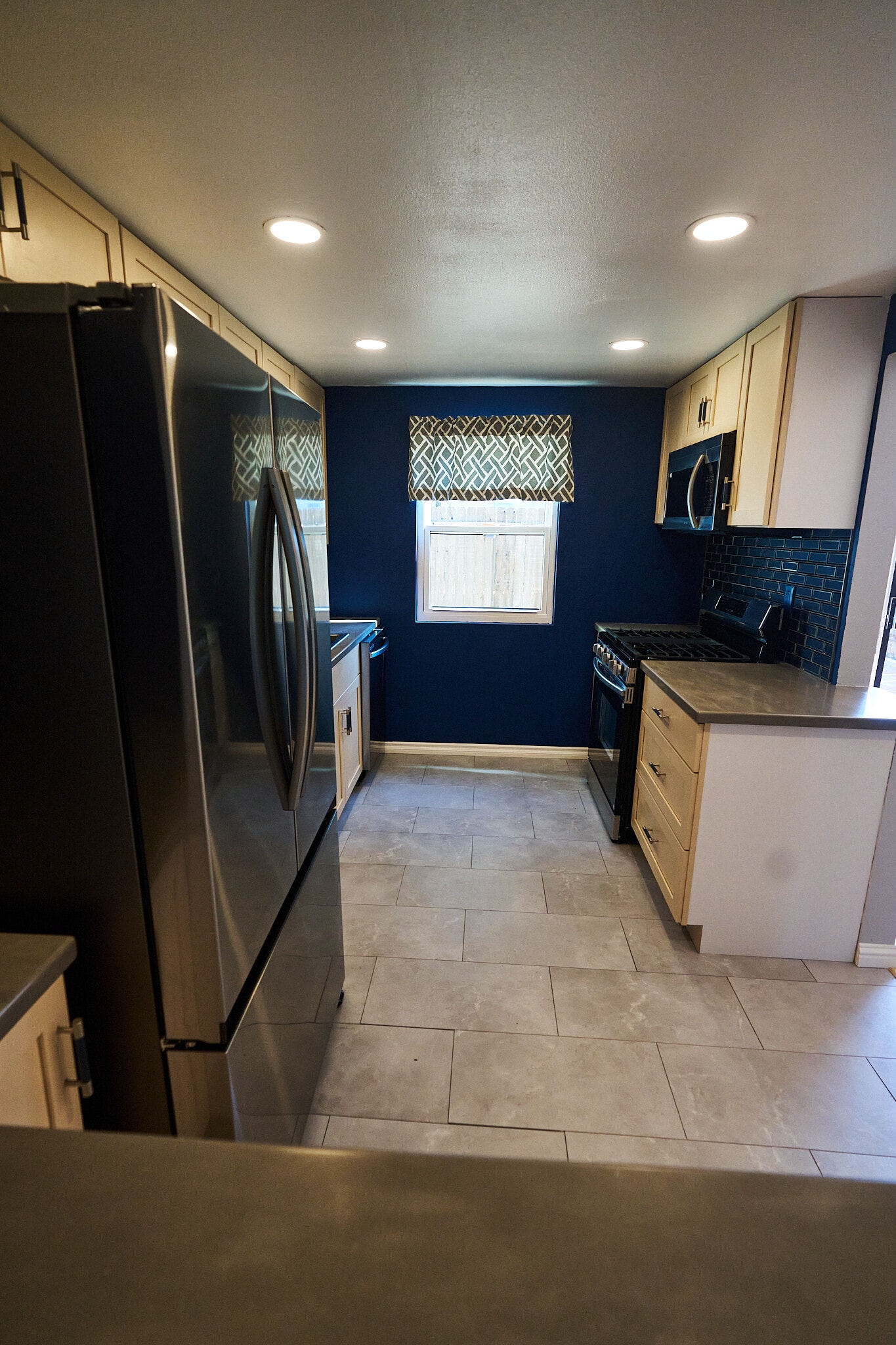 Building Photo - 3520 Maricopa St