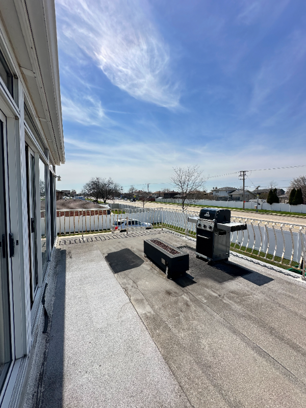 Building Photo - 16622 Crescent Ave