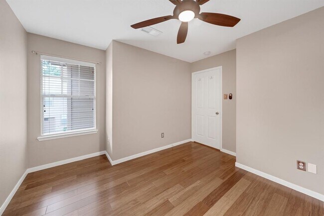 Building Photo - 14 Scarlet Woods Ct