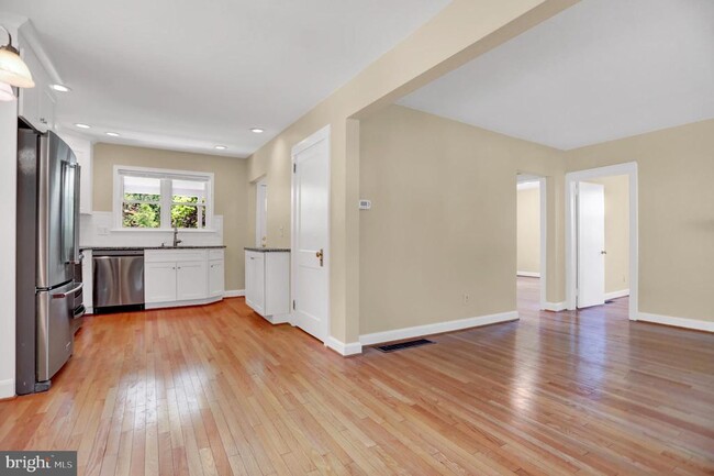 Building Photo - 23 Talbott Ave