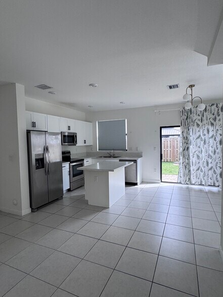 Kitchen - 11852 SW 245th Ter