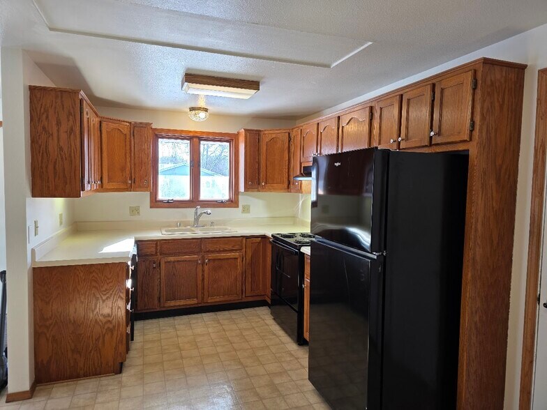 Building Photo - 722 Goldfinch Ln