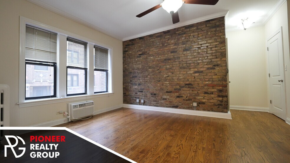 Building Photo - 736 W Addison St