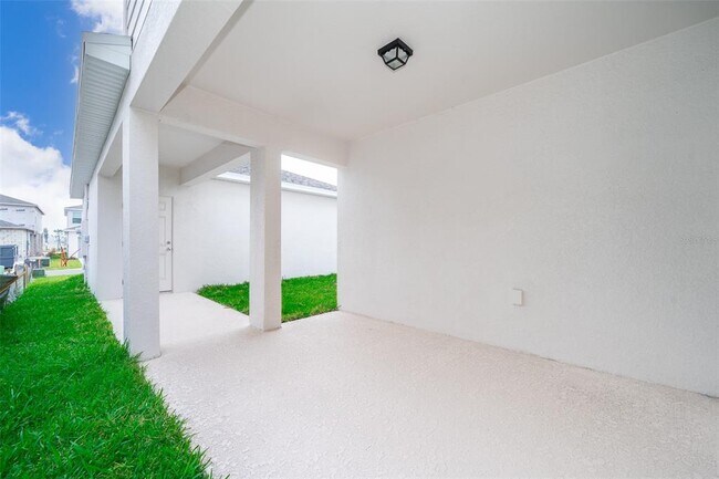Building Photo - 1941 Summer Serenity Dr