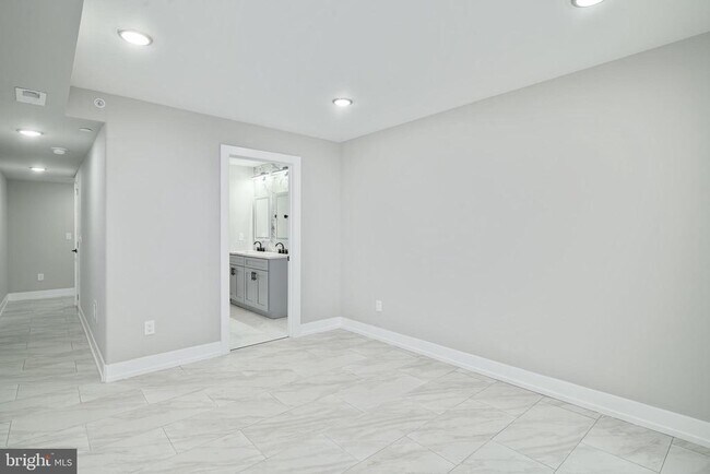 Building Photo - 411 W Hewson St