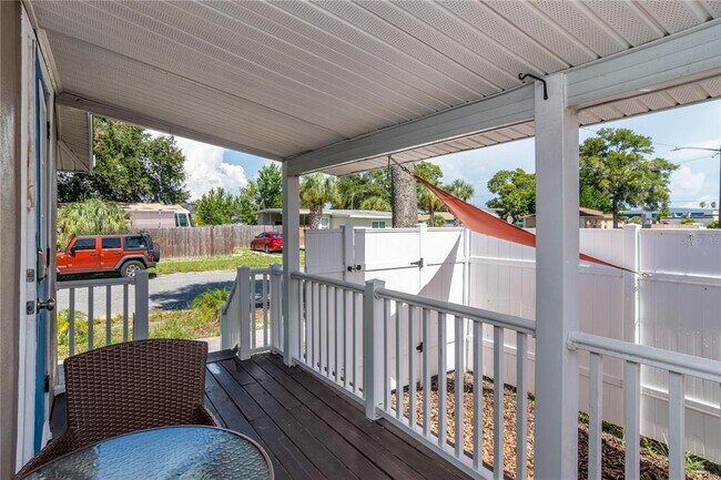 Building Photo - 327 25th St S