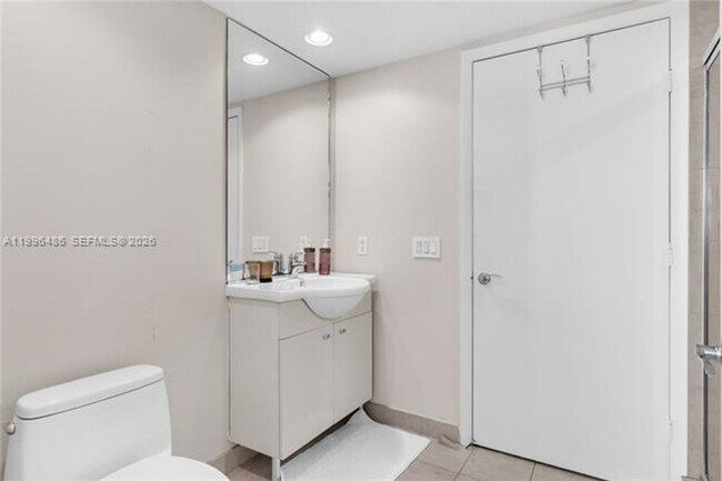 Building Photo - 1830 S Ocean Dr