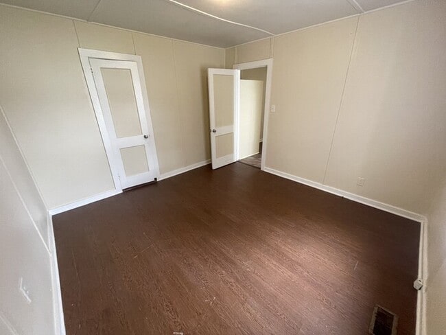 Building Photo - one bedroom one bath