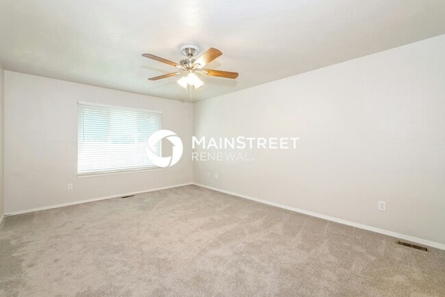 Building Photo - 4 Bedroom Pet-Friendly Home in EDMOND, OK with Main Street Renewal