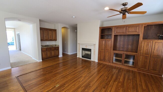 Building Photo - Single Story Sommerset Home!