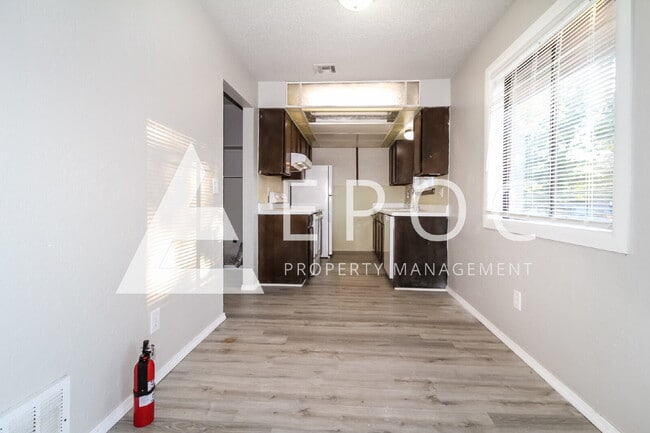 Building Photo - 409 Woodland Dr