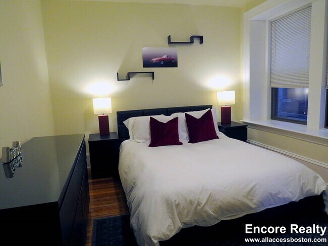 Building Photo - 1463 Beacon St