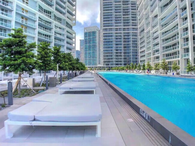 Building Photo - 485 Brickell Ave