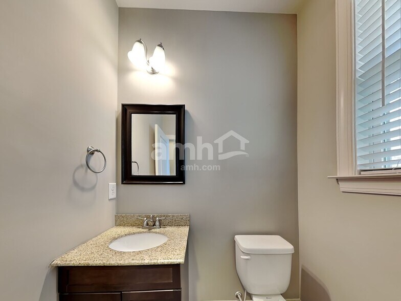 Building Photo - 1405 Yellow Wood Dr