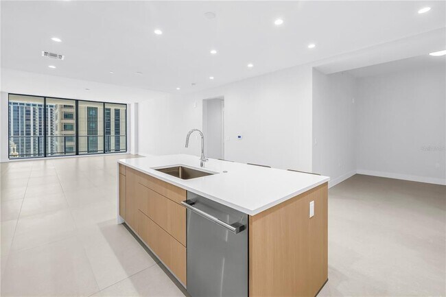 Building Photo - 275 1st Ave S