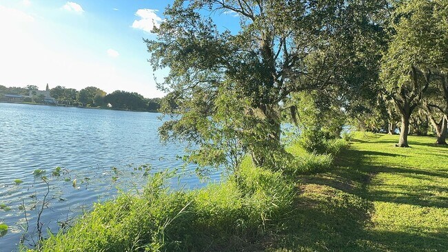 Building Photo - MOVE IN SPECIAL- Newly renovated 3 bedroom/2.5 bath townhouse for rent located in the lovely gate...