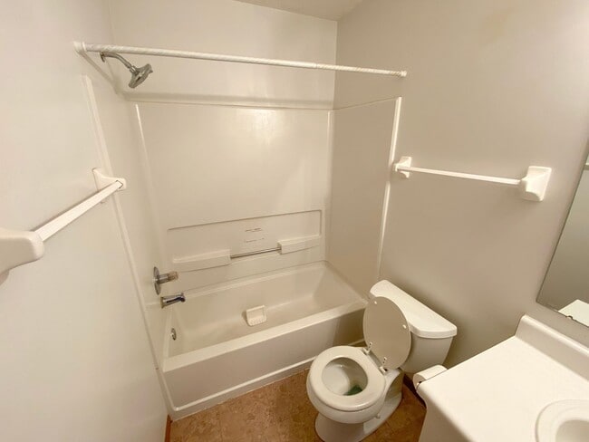 Building Photo - Beautiful Bethel Commons Condo For Rent In Dublin Schools