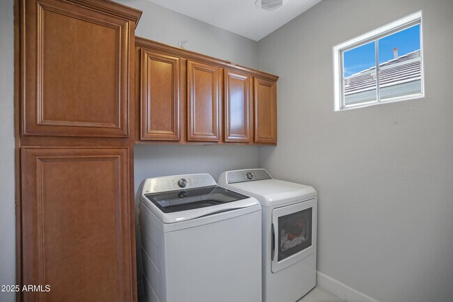 Building Photo - 1331 S Colt Dr
