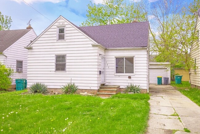 Building Photo - 3 BED 1 BATH BEAUTIFUL SINGLE FAMILY HOME ...