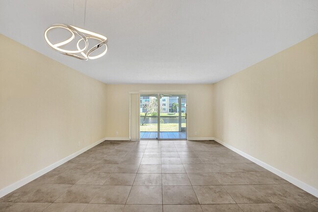 Building Photo - 301 SE 3rd St