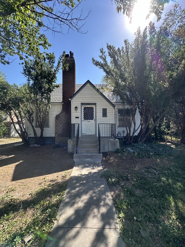 Primary Photo - 643 S 6th Ave
