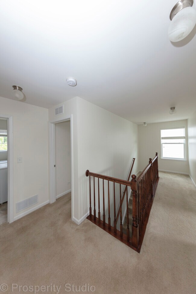 Building Photo - 5734 Oak Ridge Way