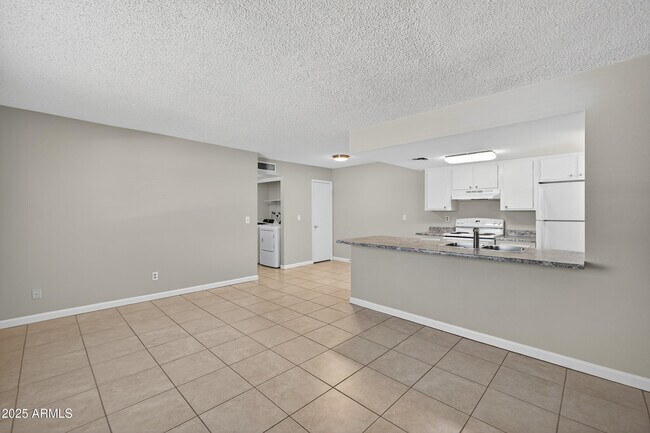 Building Photo - 860 E Brown Rd