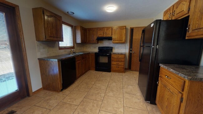 Building Photo - 2 Bedroom, 2 Bathroom House. Doubled Attac...