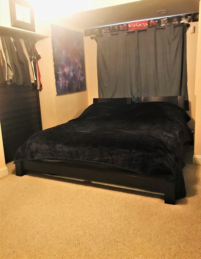 Building Photo - Gorgeous 3-Bed Townhome in Whitman! Available mid-July!