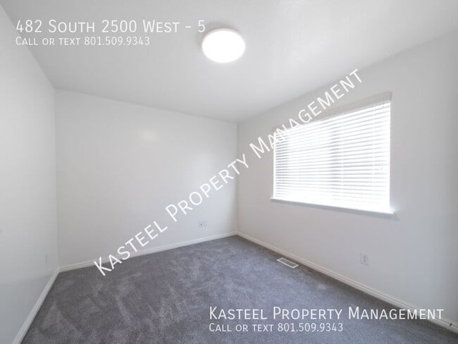 Building Photo - 482 S 2500 W